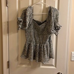 Floral babydoll top. Large. Light green. In bloom brand.